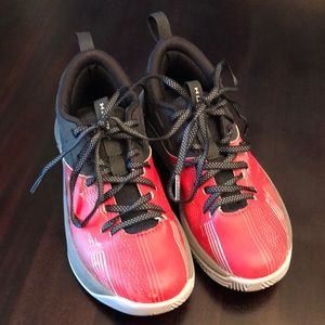 Under Armour girls basketball shoes size 2Y